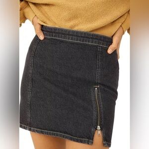 💫Free People Women’s Midnight Magic Denim Mini Skirt, Size 2, WORN ONCE!!!
